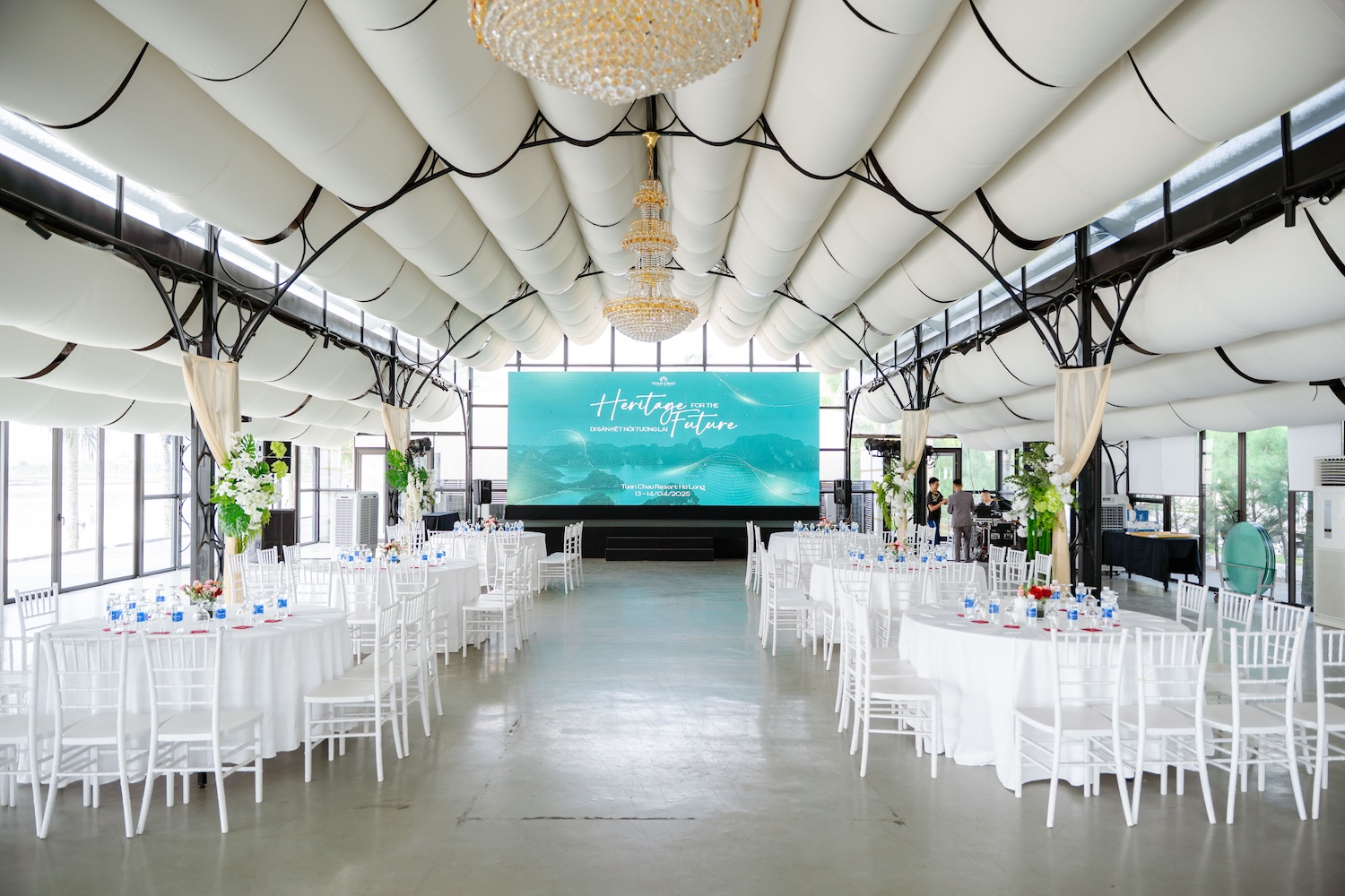 the heaven tổ chức hội họp đám cưới ballroom